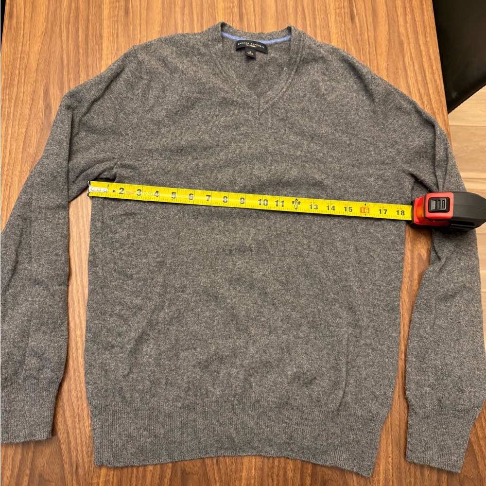Banana Republic Cashmere Charcoal Grey V-Neck Men's Sweater